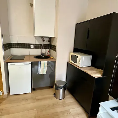 Appartement Studio Avec Parking Prive Au Coeur De 4